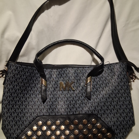 Michael Kors Black and Gold Women's Bag - Picture 2 of 6
